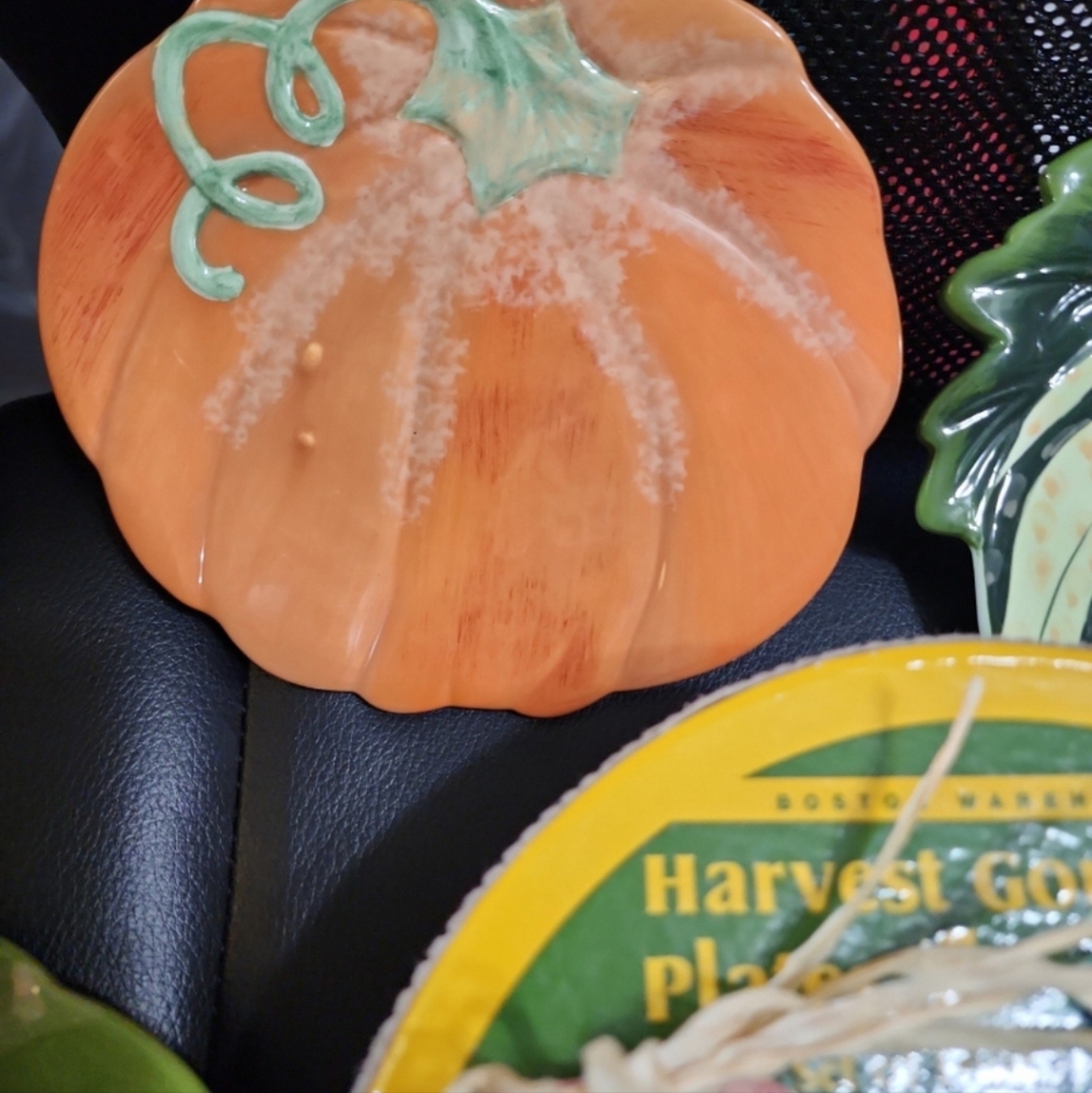 Boston Warehouse Harvest Gourd Plates - Picture 2 of 6